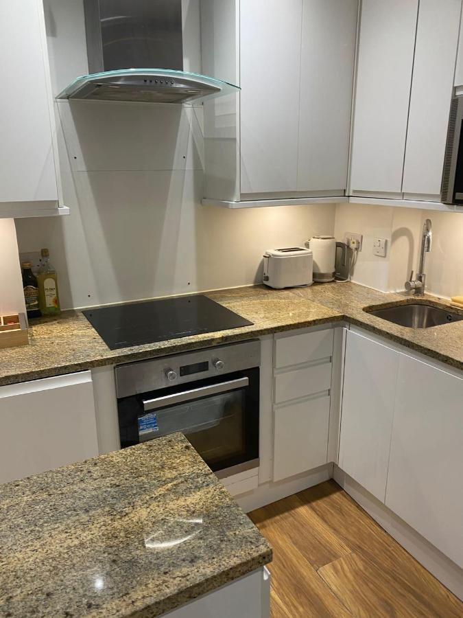 Stunning 2 Bed Flat In Ladbroke Grove Lägenhet London Exteriör bild