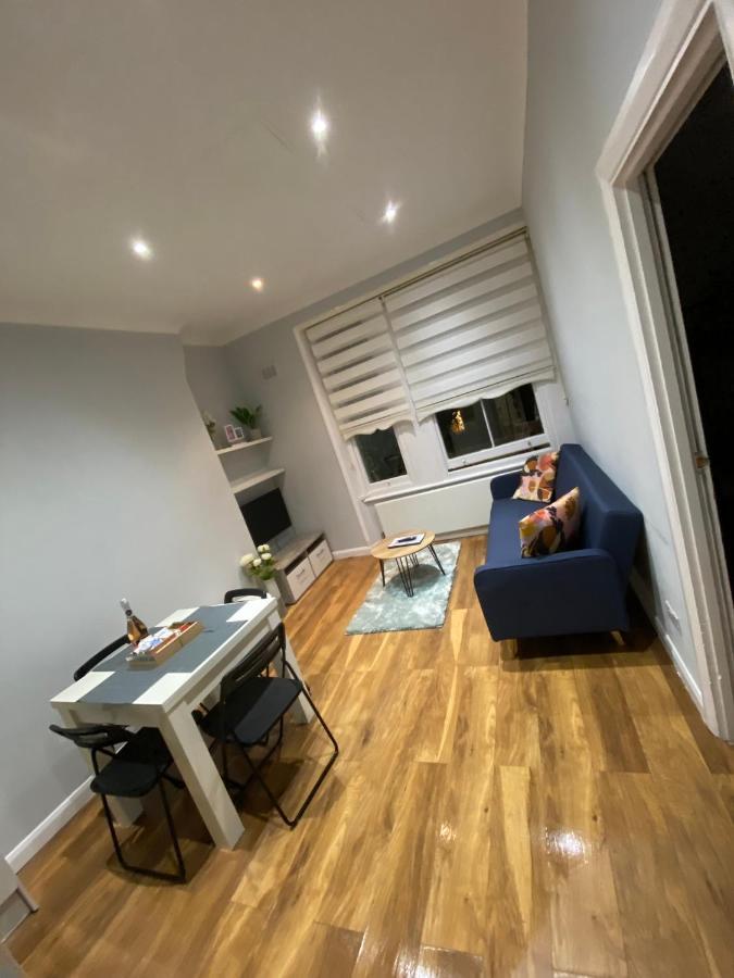 Stunning 2 Bed Flat In Ladbroke Grove Lägenhet London Exteriör bild